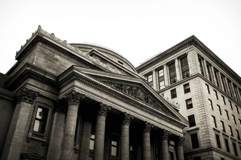 Bank kündigt Immobilienkredit